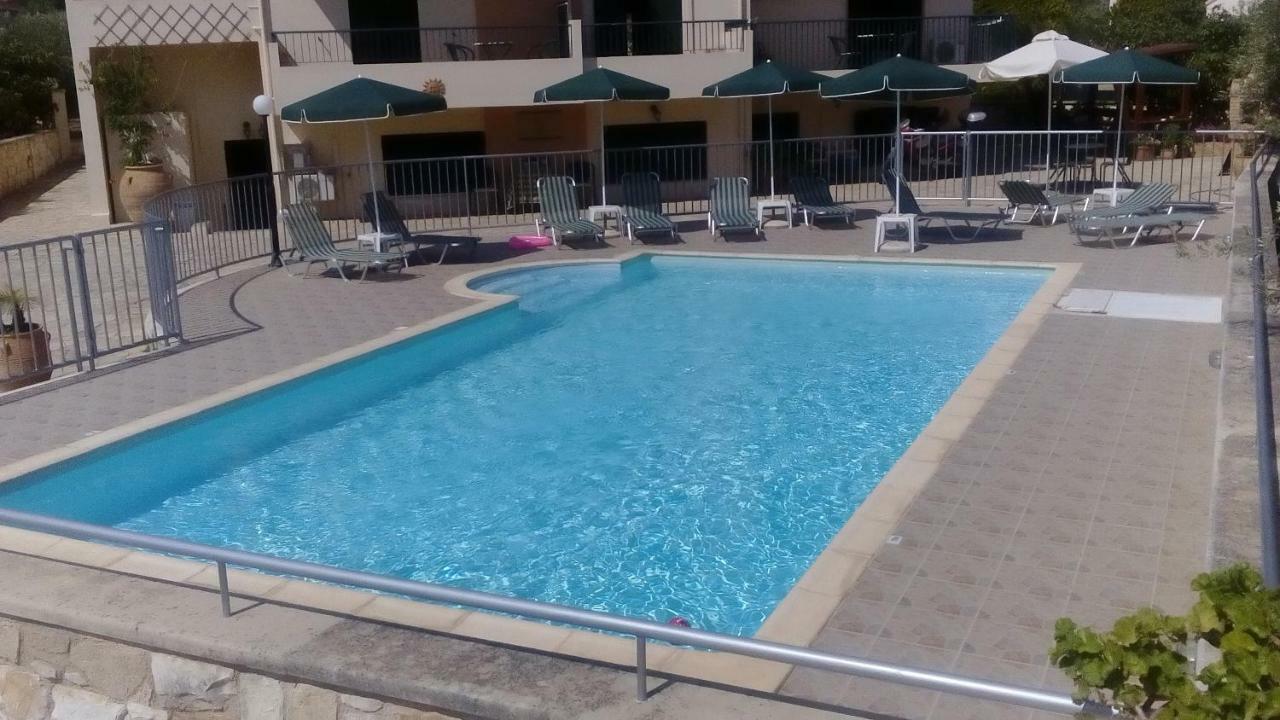 Irida -ex Blazis House * Almirida